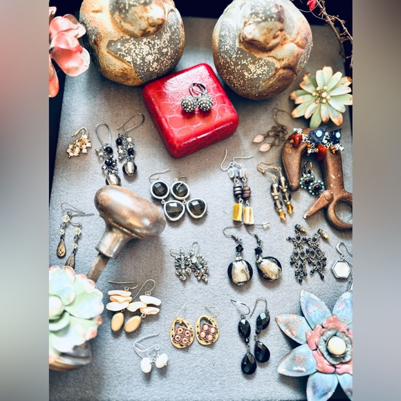 Bundle Lot of 18 Pair of Unique Vintage Retro Assorted Pierced Dangle Earrings - Picture 10 of 17